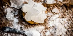 خواص زاج سفید در طب سنتی برای لاغری و مضرات آن