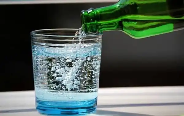 خواص آب گازدار در طب سنتی برای لاغری و مضرات آن