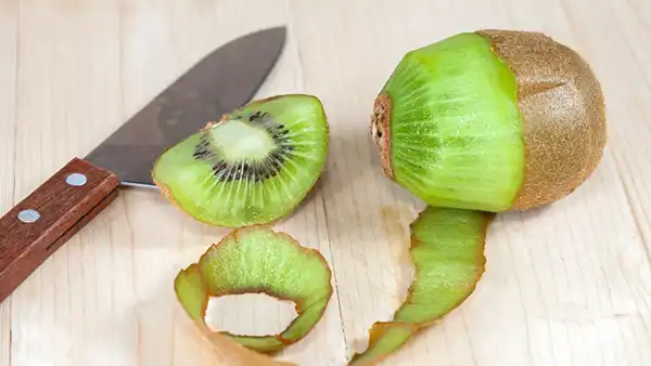 خواص پوست کیوی در طب سنتی برای لاغری و مضرات آن